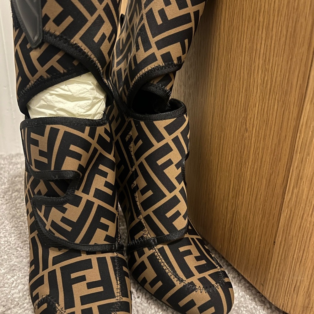 Signature Fendi Tronchetto Boots Size 37 - Picture 4 of 4